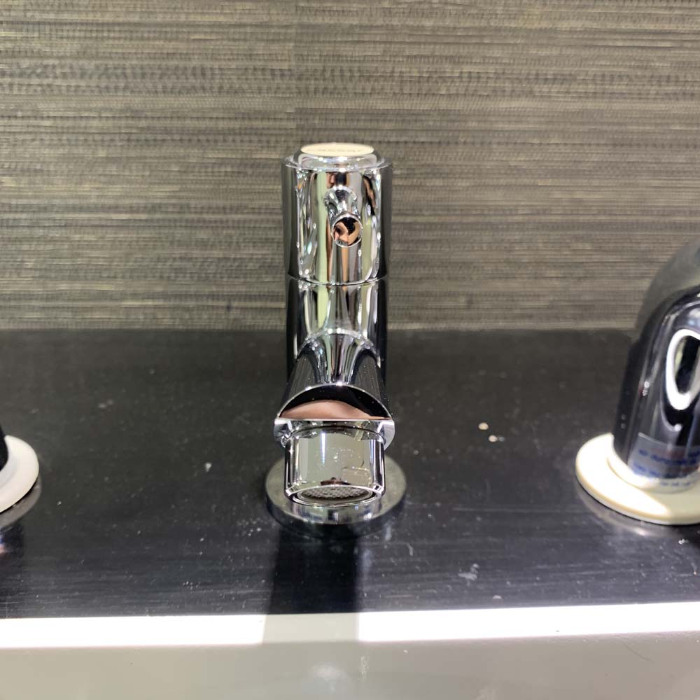 Vòi chậu lavabo lạnh Caesar B040C