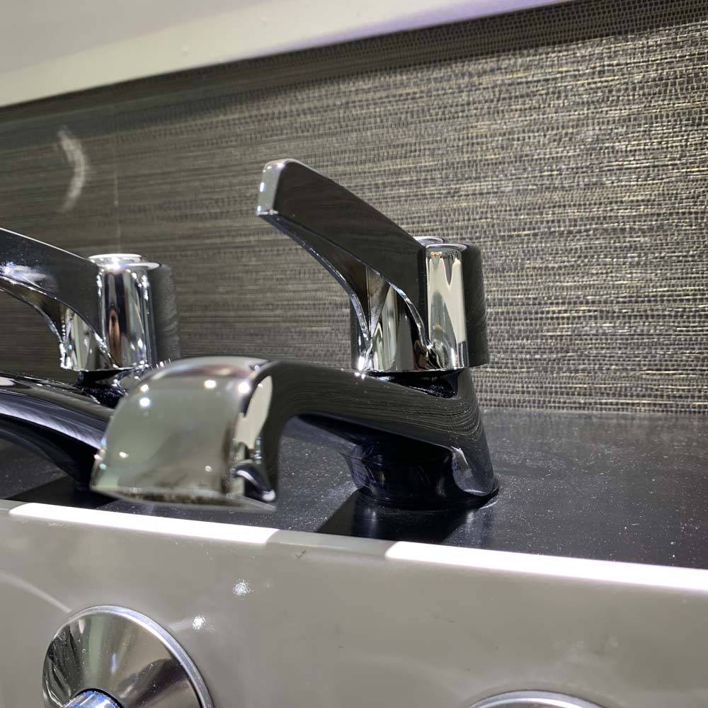 Vòi chậu lavabo lạnh Caesar B104C