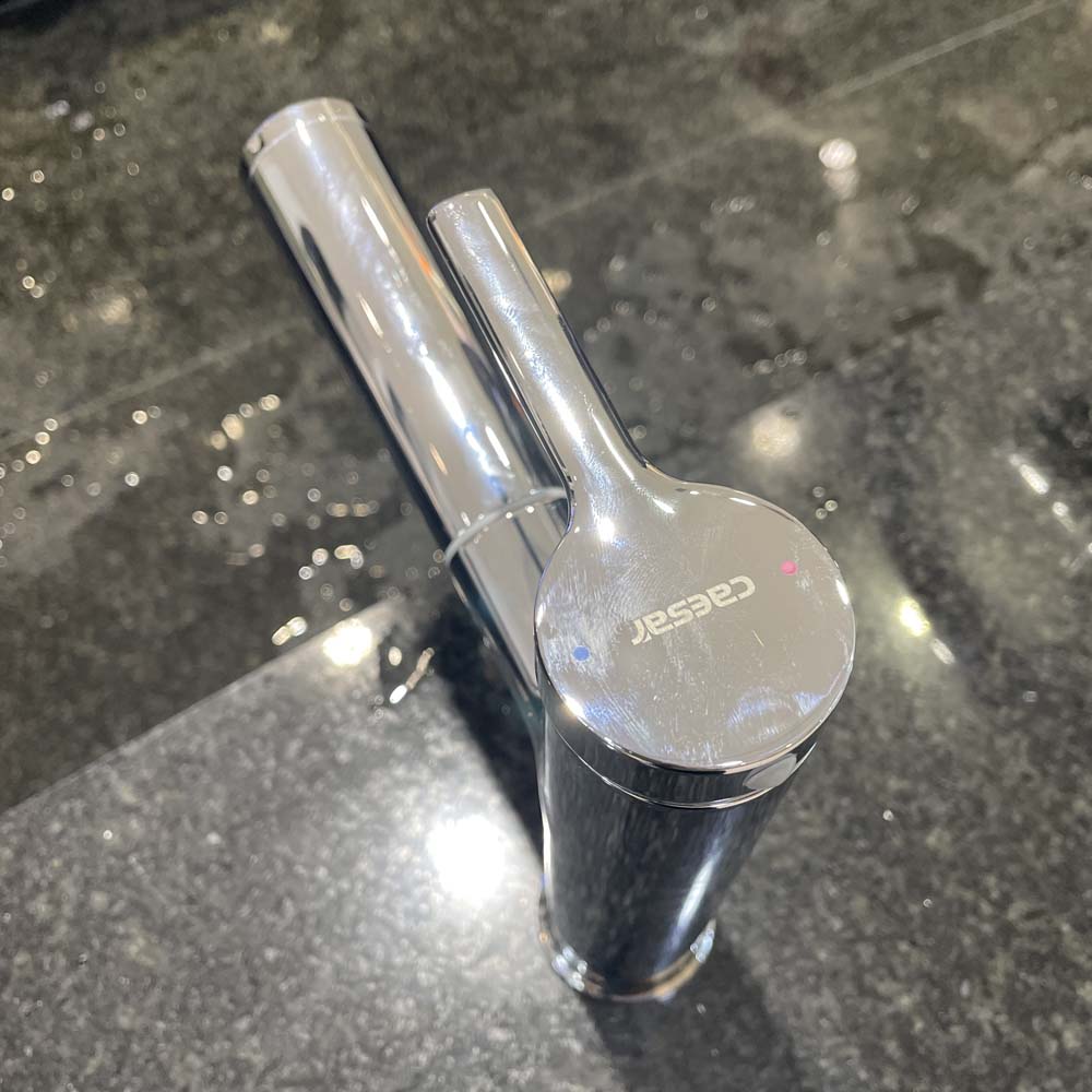 Vòi chậu lavabo nóng lạnh dây rút Caesar B196C