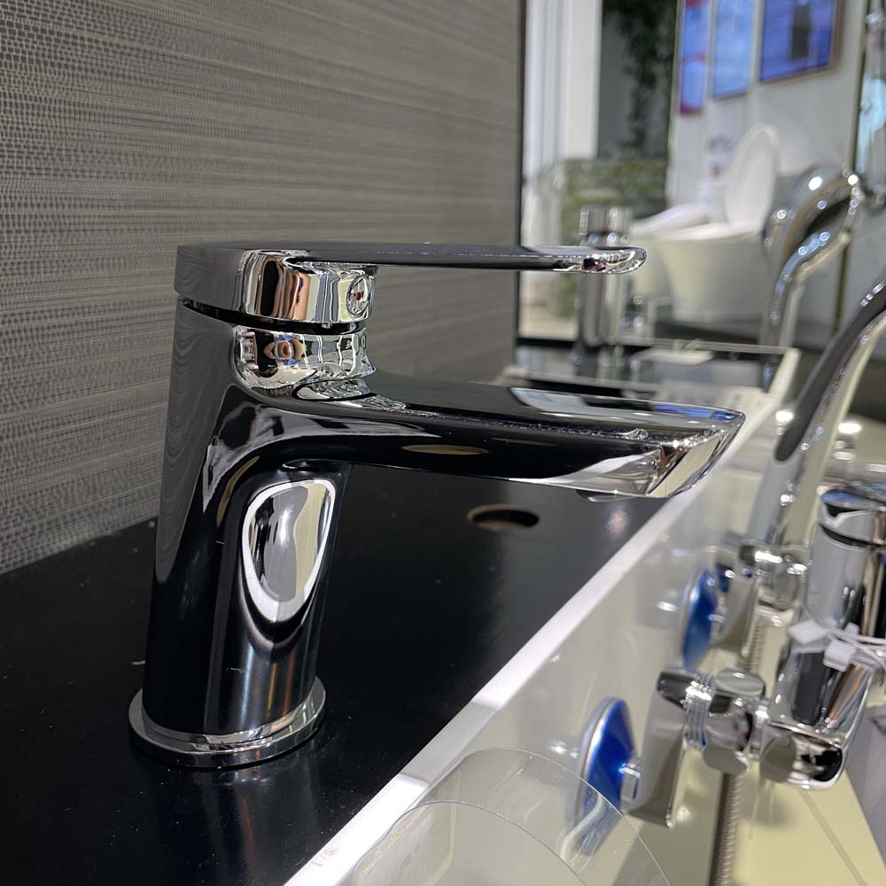 Vòi chậu lavabo nóng lạnh Caesar B200CU