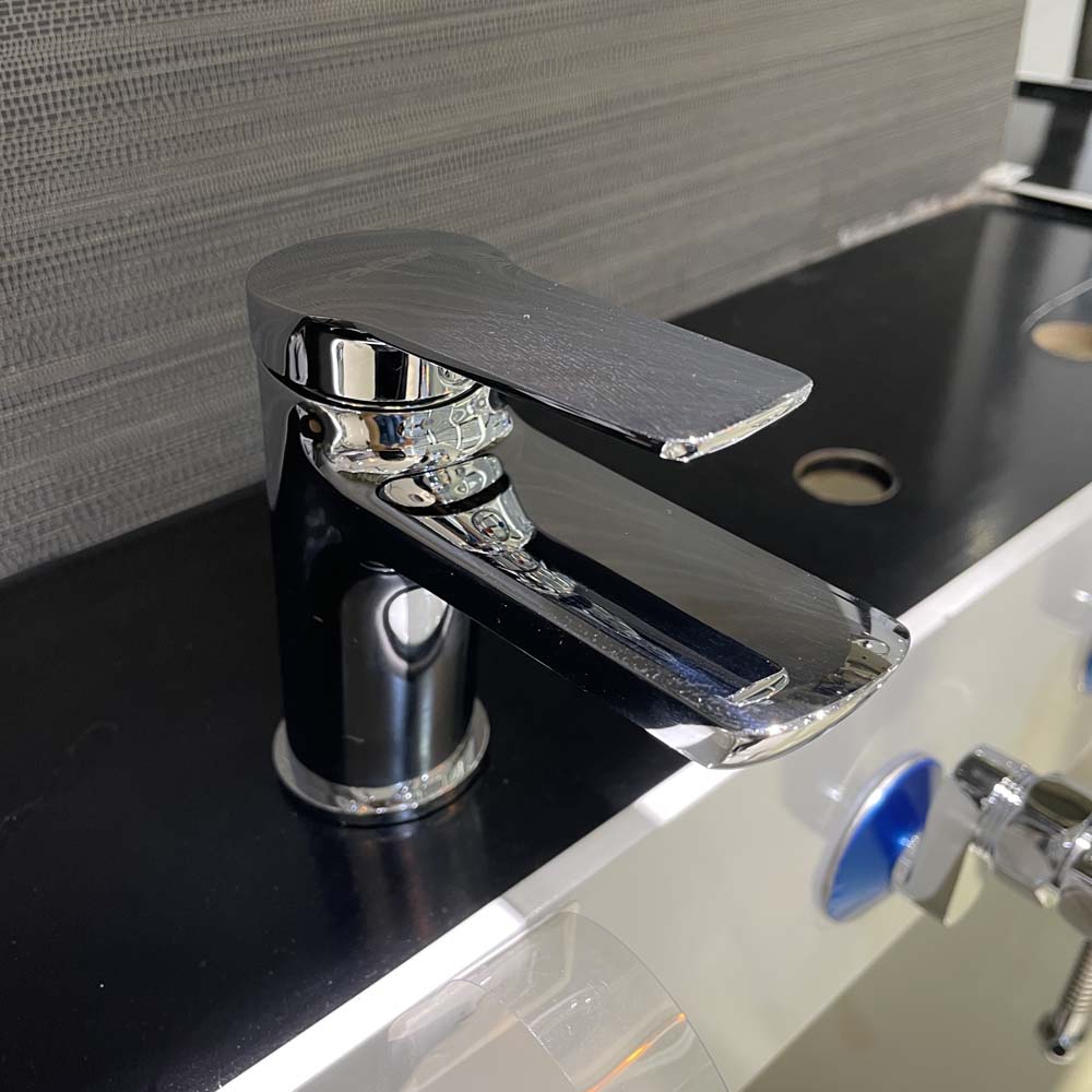 Vòi chậu lavabo nóng lạnh Caesar B200CU