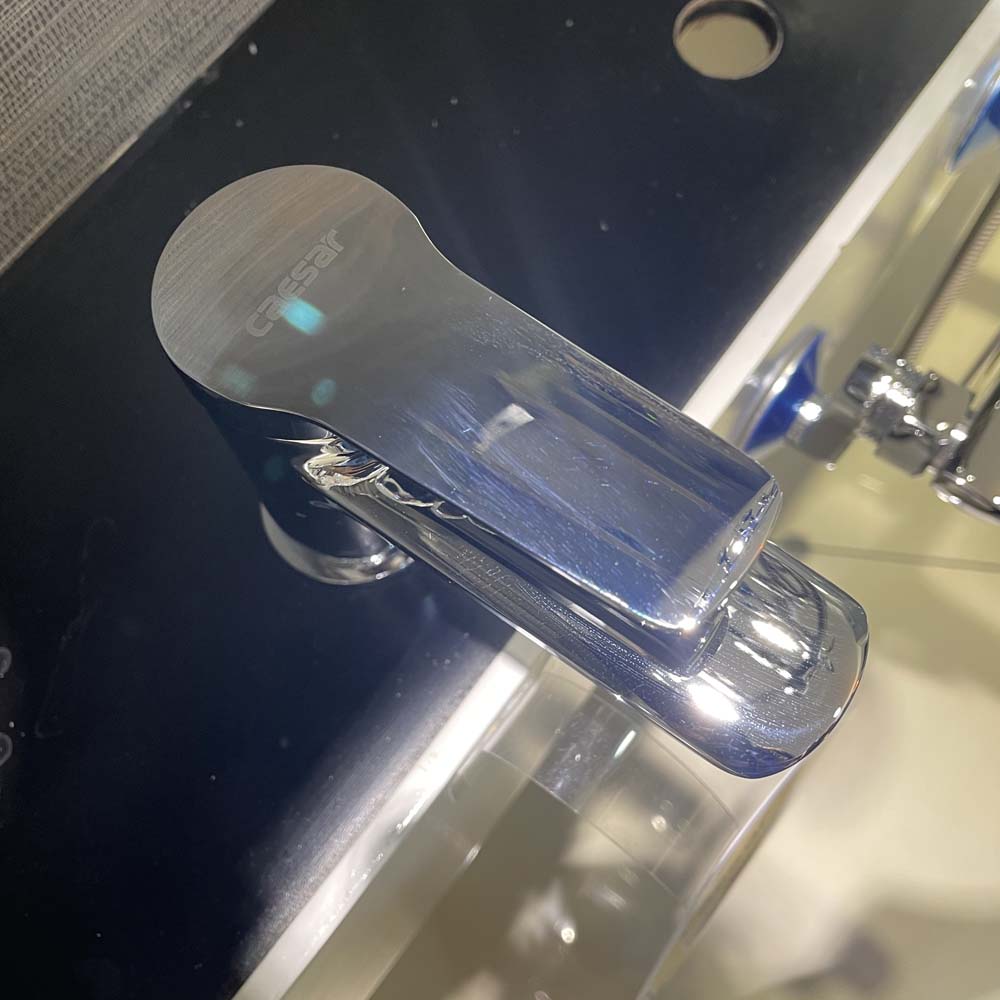 Vòi chậu lavabo nóng lạnh Caesar B200CU