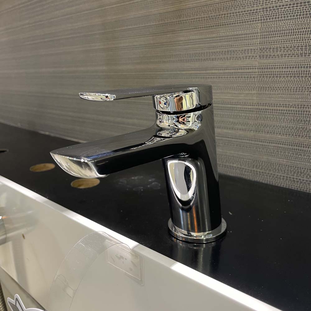 Vòi chậu lavabo nóng lạnh Caesar B200CU