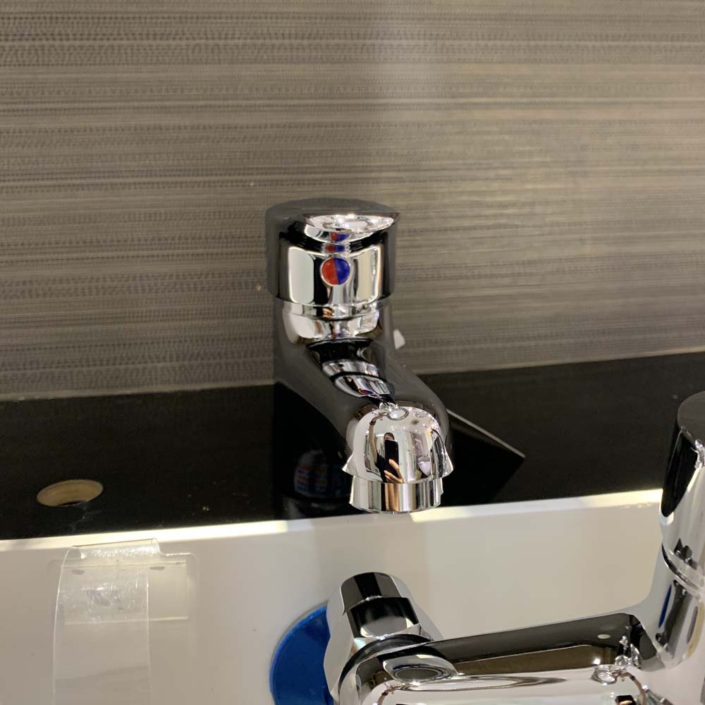 Vòi chậu lavabo nóng lạnh Caesar B330CU