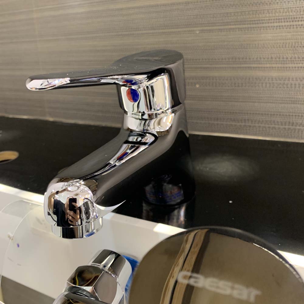 Vòi chậu lavabo nóng lạnh Caesar B330CU