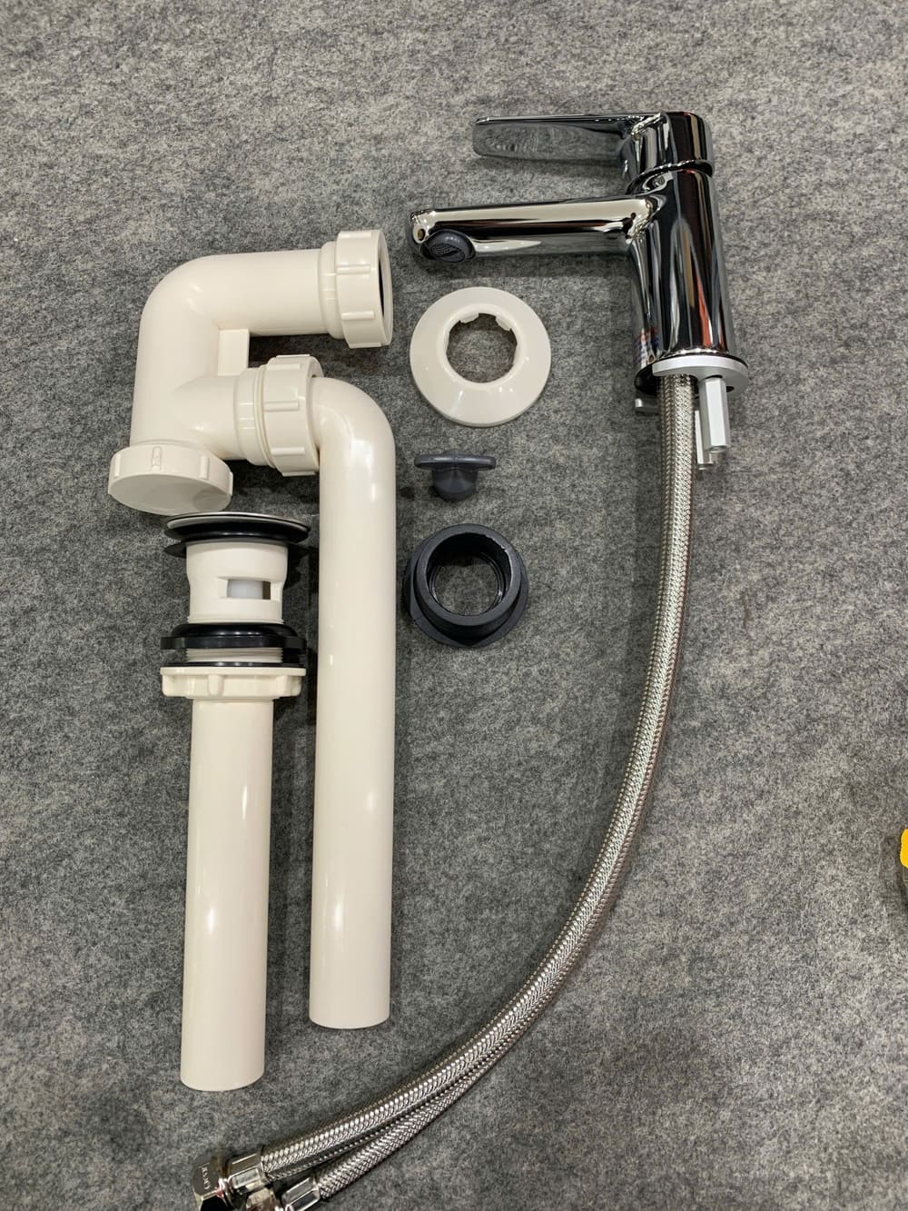 Vòi chậu lavabo nóng lạnh Caesar B380CU