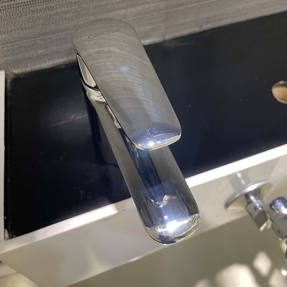 Vòi chậu lavabo nóng lạnh Caesar B380CU