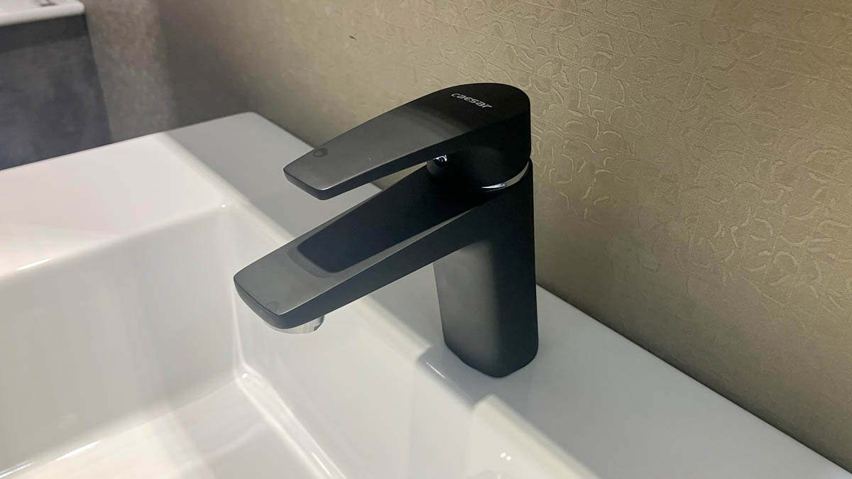 Vòi chậu lavabo nóng lạnh Caesar B390CU / CBU / CGU / CRU / CWU