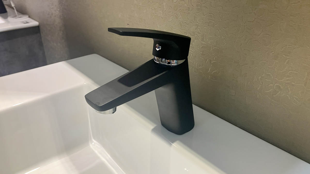 Vòi chậu lavabo nóng lạnh Caesar B390CU / CBU / CGU / CRU / CWU