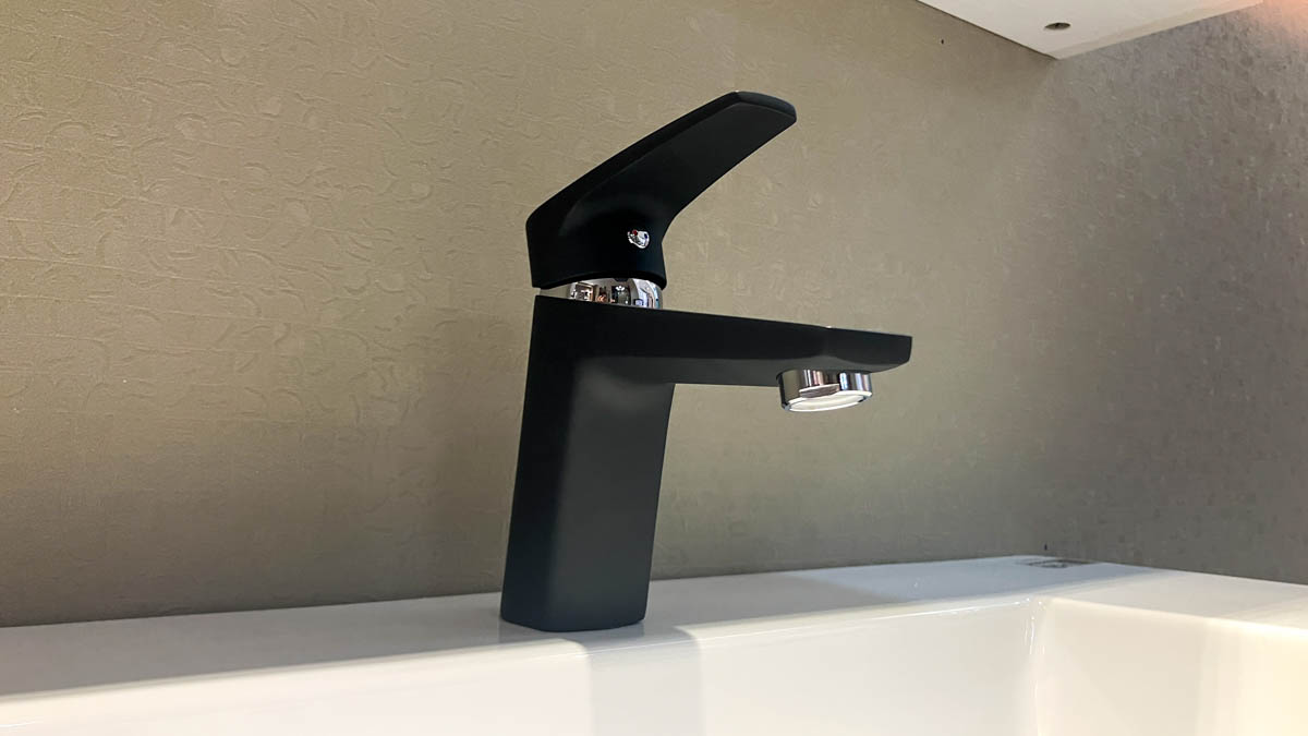 Vòi chậu lavabo nóng lạnh Caesar B390CU / CBU / CGU / CRU / CWU