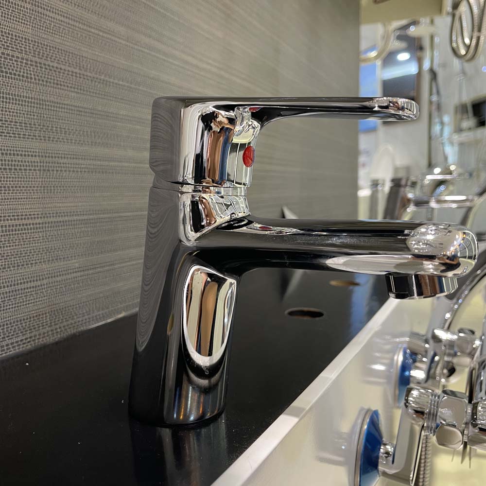 Vòi chậu lavabo nóng lạnh Caesar B430CU