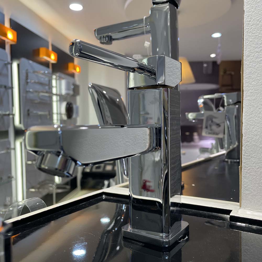 Vòi chậu lavabo nóng lạnh Caesar B460CU