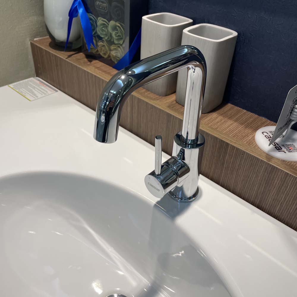 Vòi chậu lavabo nóng lạnh Caesar B520CU
