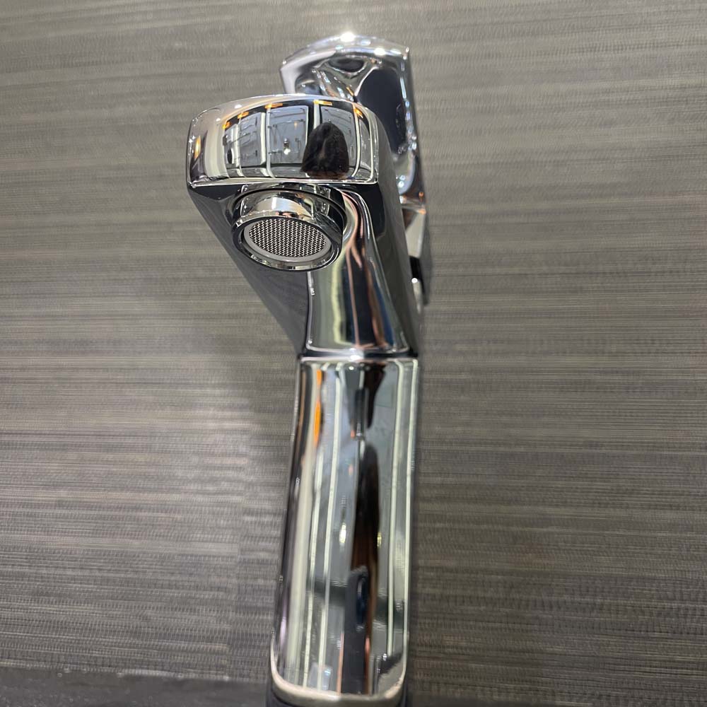 Vòi chậu lavabo nóng lạnh Caesar B550CU