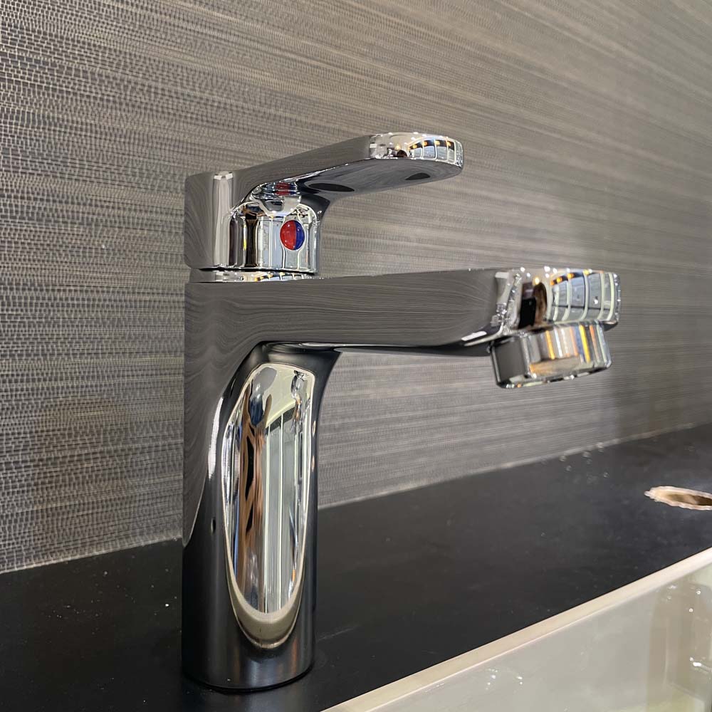 Vòi chậu lavabo nóng lạnh Caesar B570CU