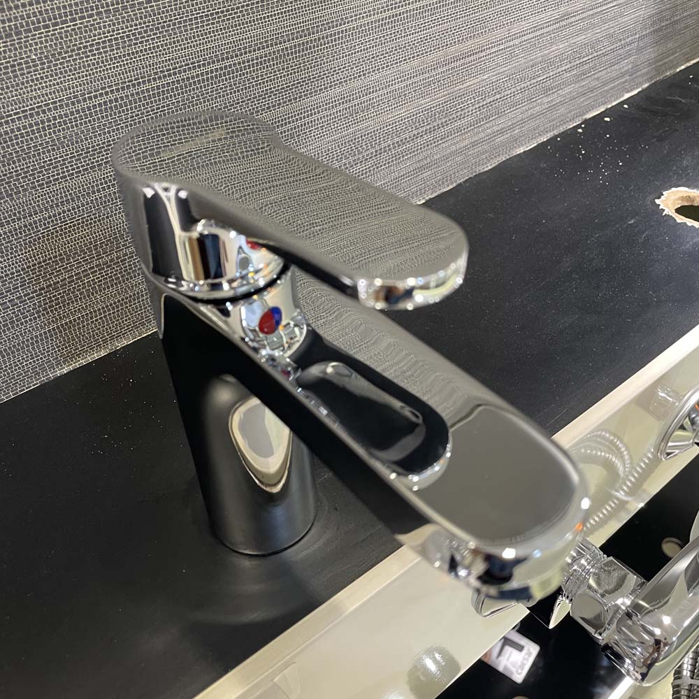 Vòi chậu lavabo nóng lạnh Caesar B570CU