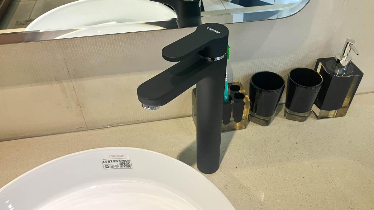 Vòi chậu lavabo nóng lạnh Caesar B571CU/ B571CBU