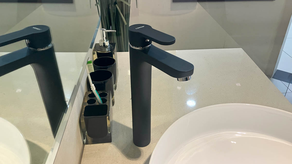 Vòi chậu lavabo nóng lạnh Caesar B571CU/ B571CBU