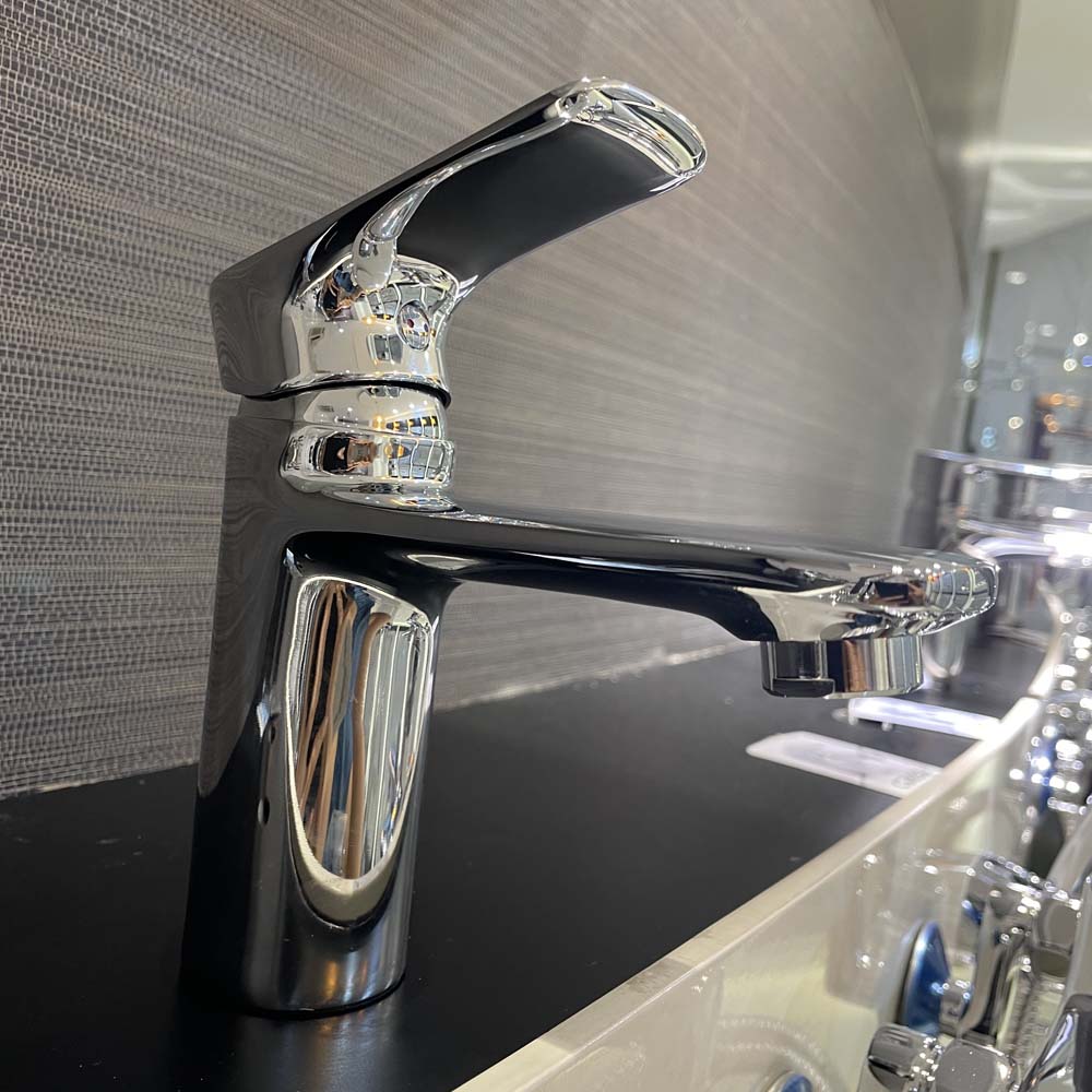 Vòi chậu lavabo nóng lạnh Caesar B730CU