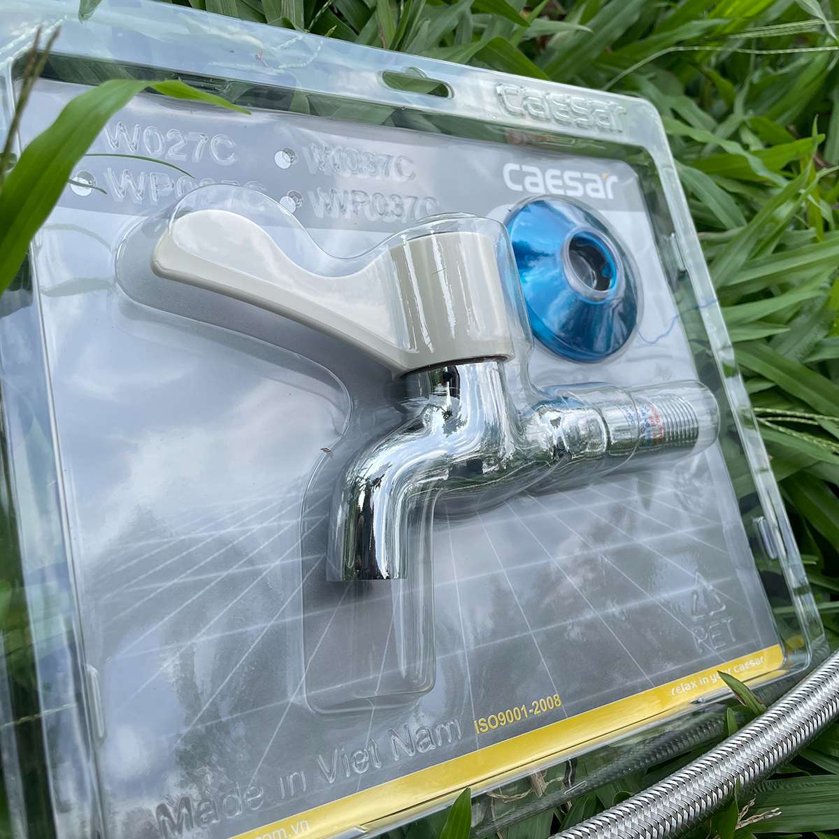 Vòi nước lạnh gắn tường Caesar W027C