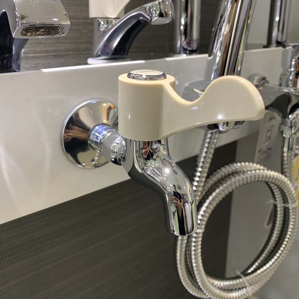 Vòi nước lạnh gắn tường Caesar W027C