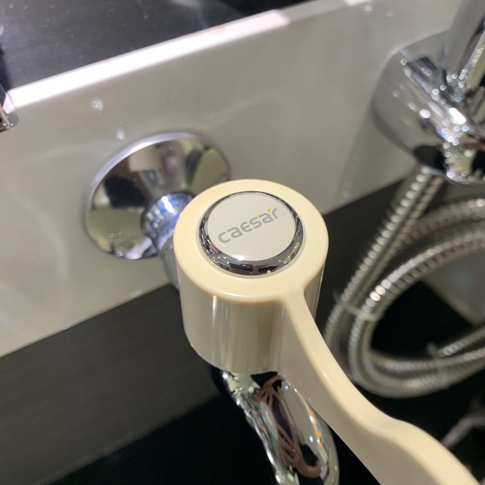 Vòi nước lạnh gắn tường Caesar W027C
