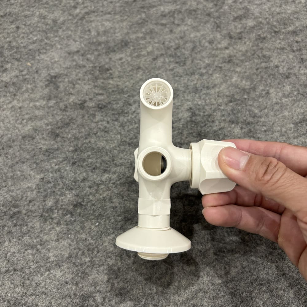 Vòi nước lạnh gắn tường Caesar W038P