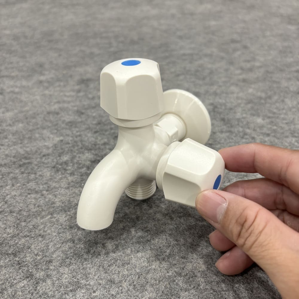 Vòi nước lạnh gắn tường Caesar W038P