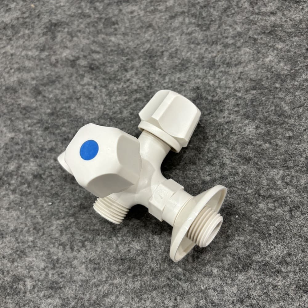 Vòi nước lạnh gắn tường Caesar W038P