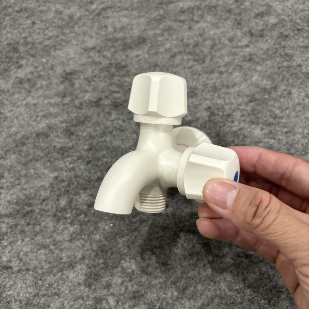 Vòi nước lạnh gắn tường Caesar W038P