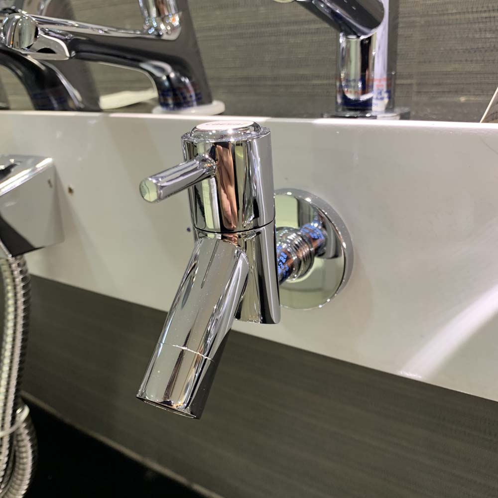 Vòi nước lạnh gắn tường Caesar W047C