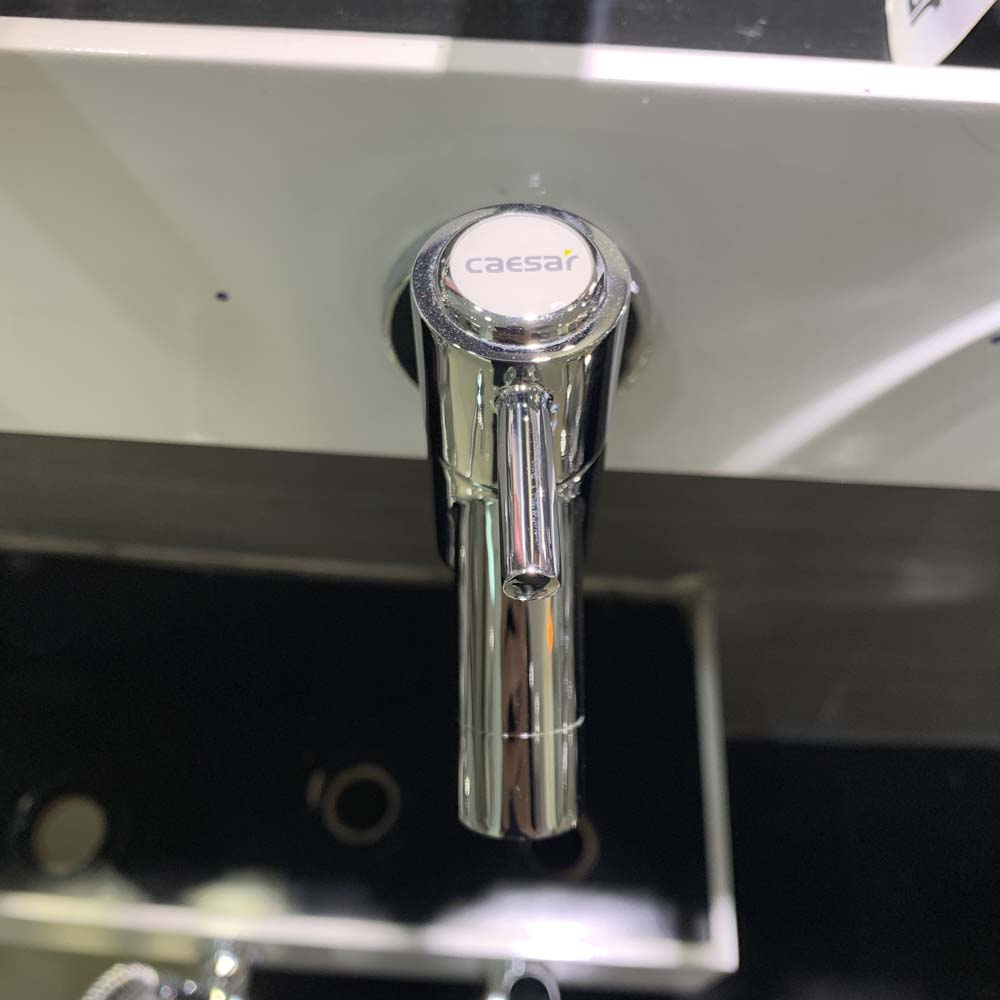 Vòi nước lạnh gắn tường Caesar W047C
