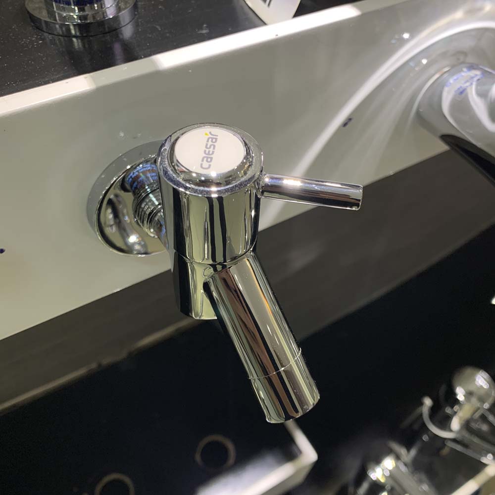 Vòi nước lạnh gắn tường Caesar W047C