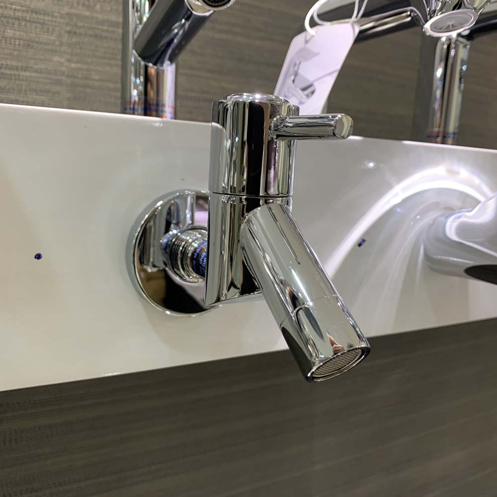 Vòi nước lạnh gắn tường Caesar W047C