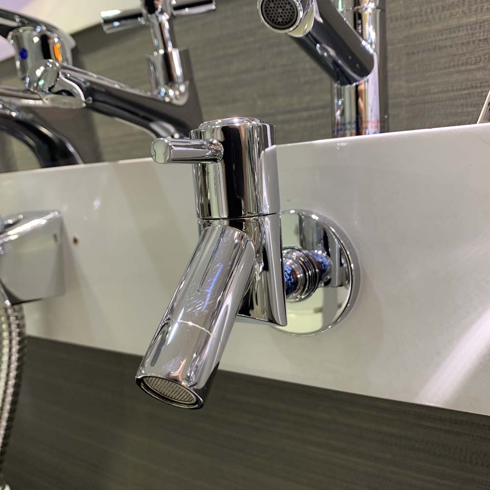 Vòi nước lạnh gắn tường Caesar W047C