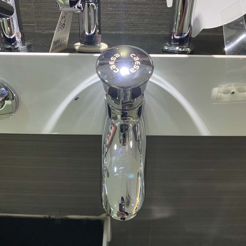 Vòi nước lạnh gắn tường Caesar W054C