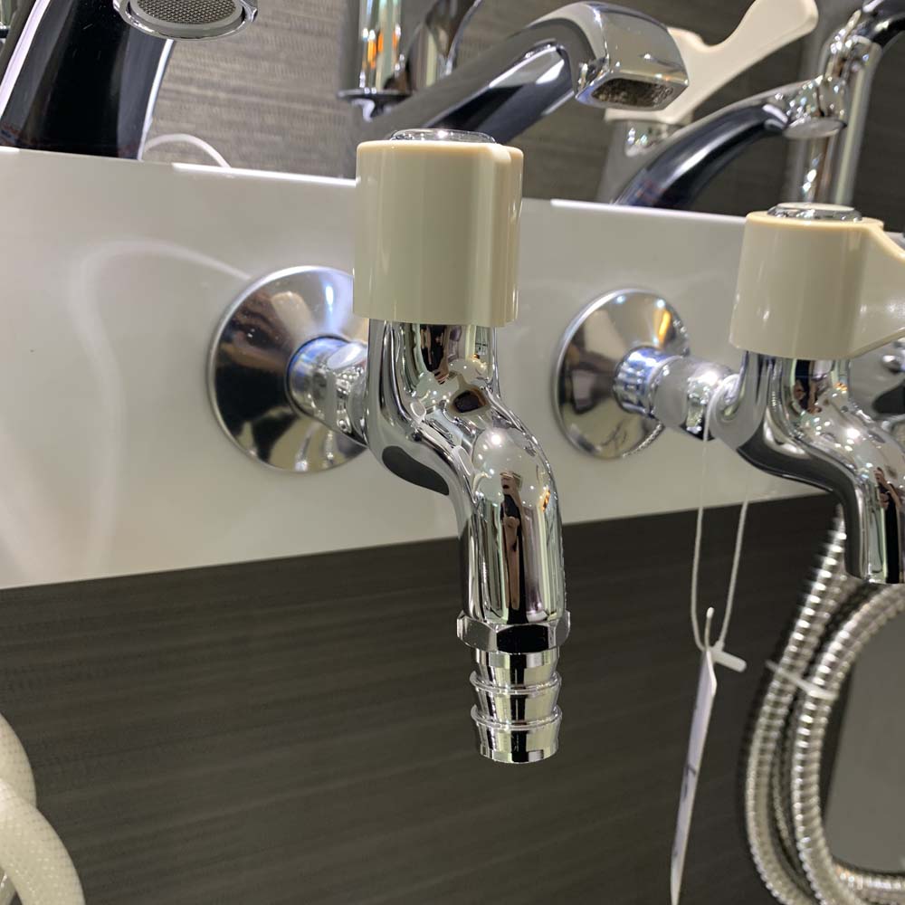 Vòi nước lạnh gắn tường Caesar WP037C