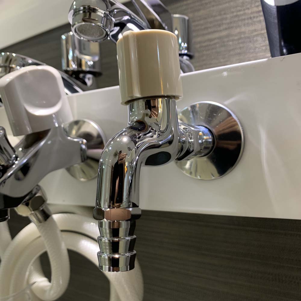 Vòi nước lạnh gắn tường Caesar WP037C