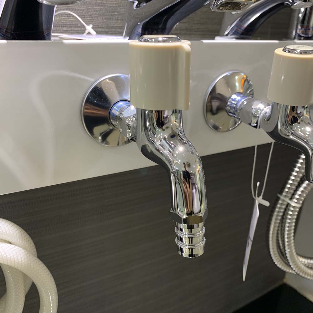 Vòi nước lạnh gắn tường Caesar WP037C