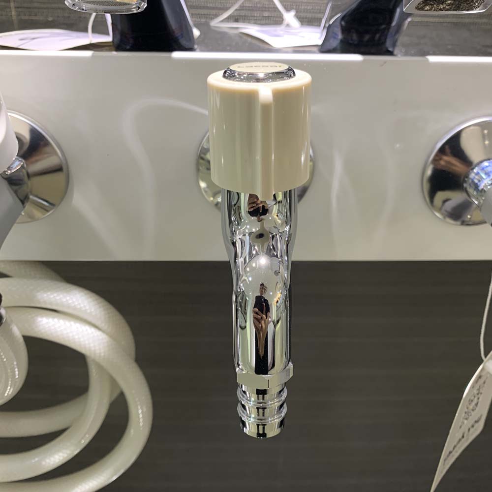 Vòi nước lạnh gắn tường Caesar WP037C