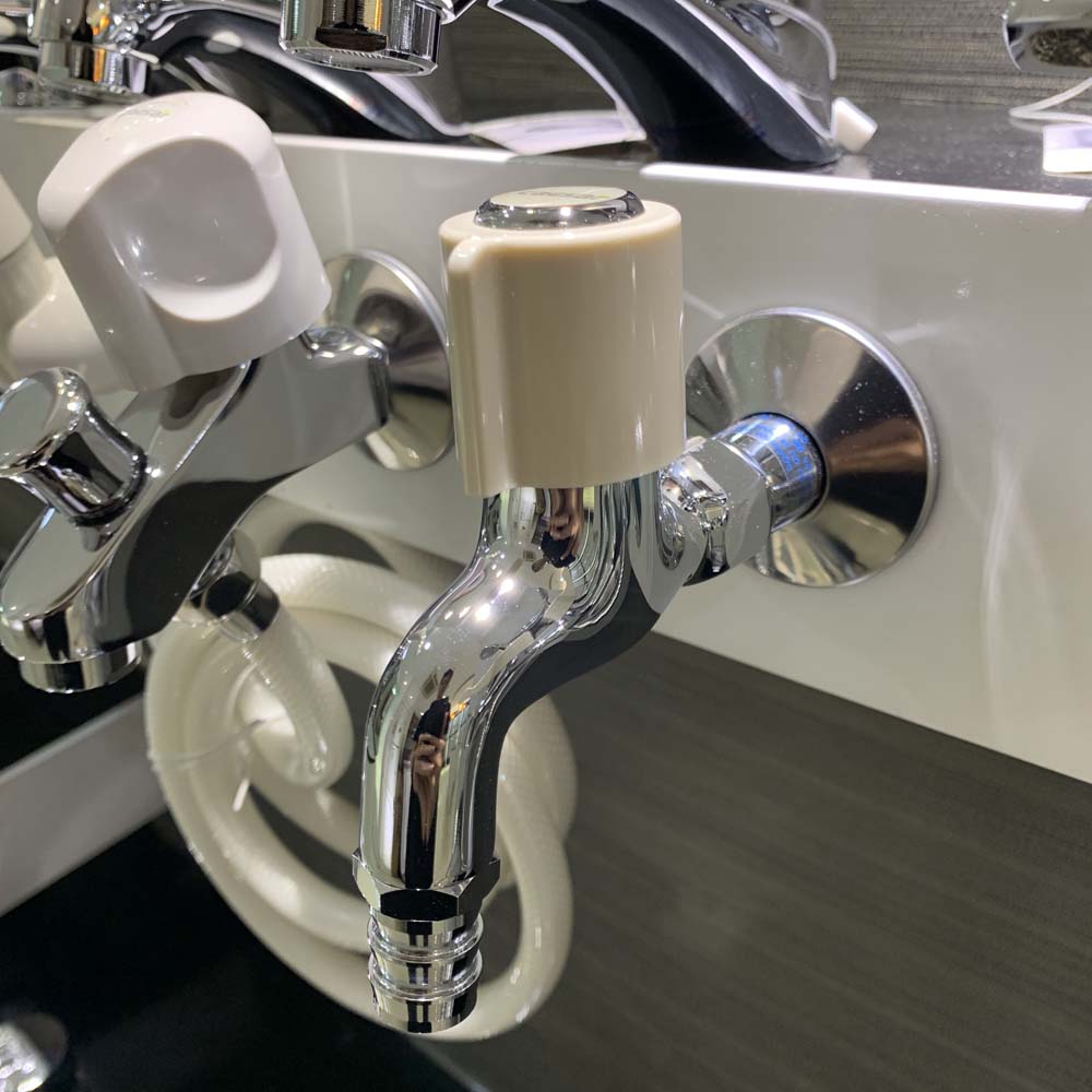 Vòi nước lạnh gắn tường Caesar WP037C