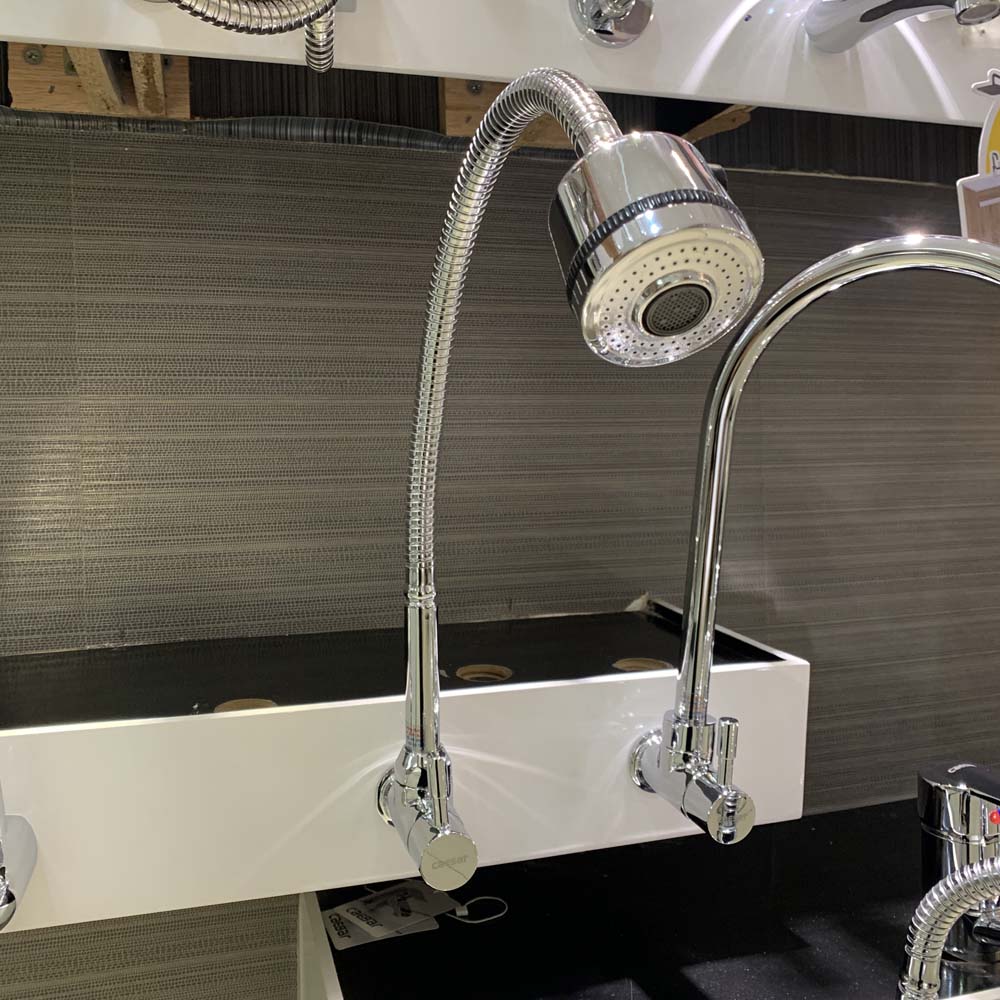 Vòi bếp lạnh gắn tường thân mềm Caesar K026C