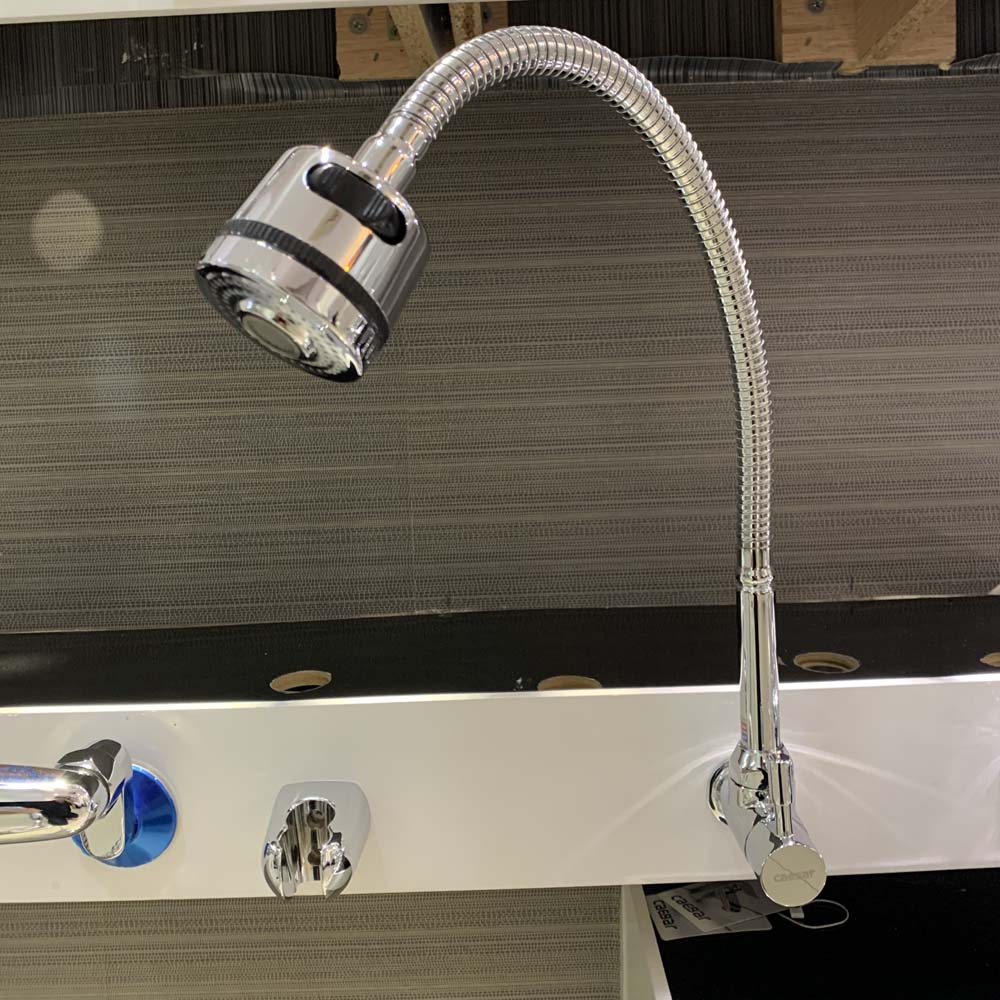 Vòi bếp lạnh gắn tường thân mềm Caesar K026C