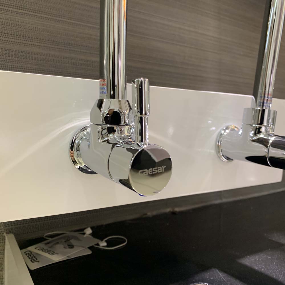 Vòi bếp lạnh gắn tường thân mềm Caesar K026C