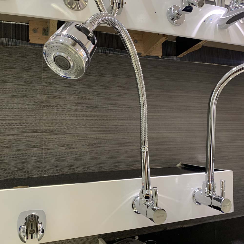 Vòi bếp lạnh gắn tường thân mềm Caesar K026C