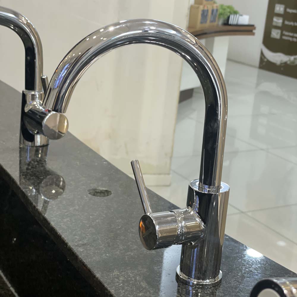 Vòi bếp nóng lạnh Caesar K695C