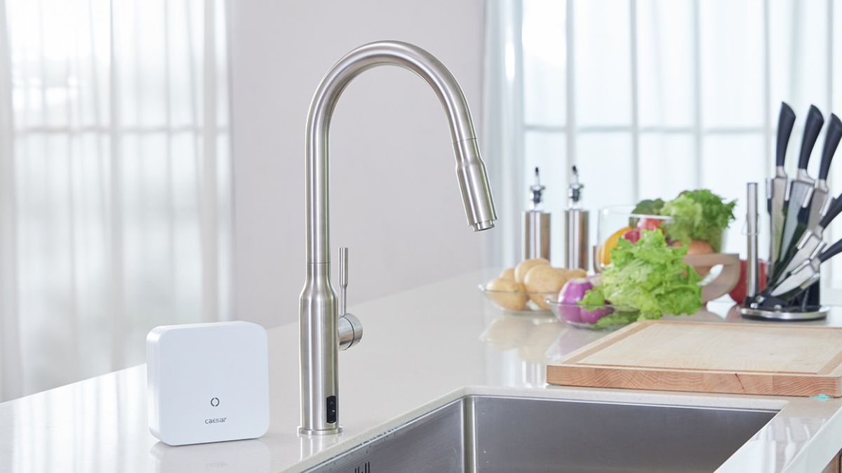 Vòi bếp nóng lạnh dây rút Caesar KP1035SA diệt khuẩn