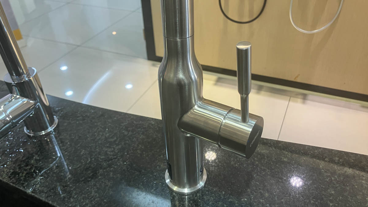 Vòi bếp nóng lạnh dây rút Caesar KP1035SA diệt khuẩn