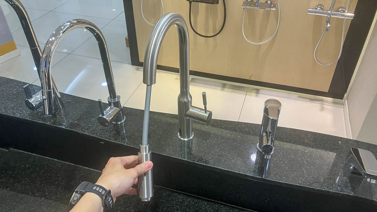 Vòi bếp nóng lạnh dây rút Caesar KP1035SA diệt khuẩn