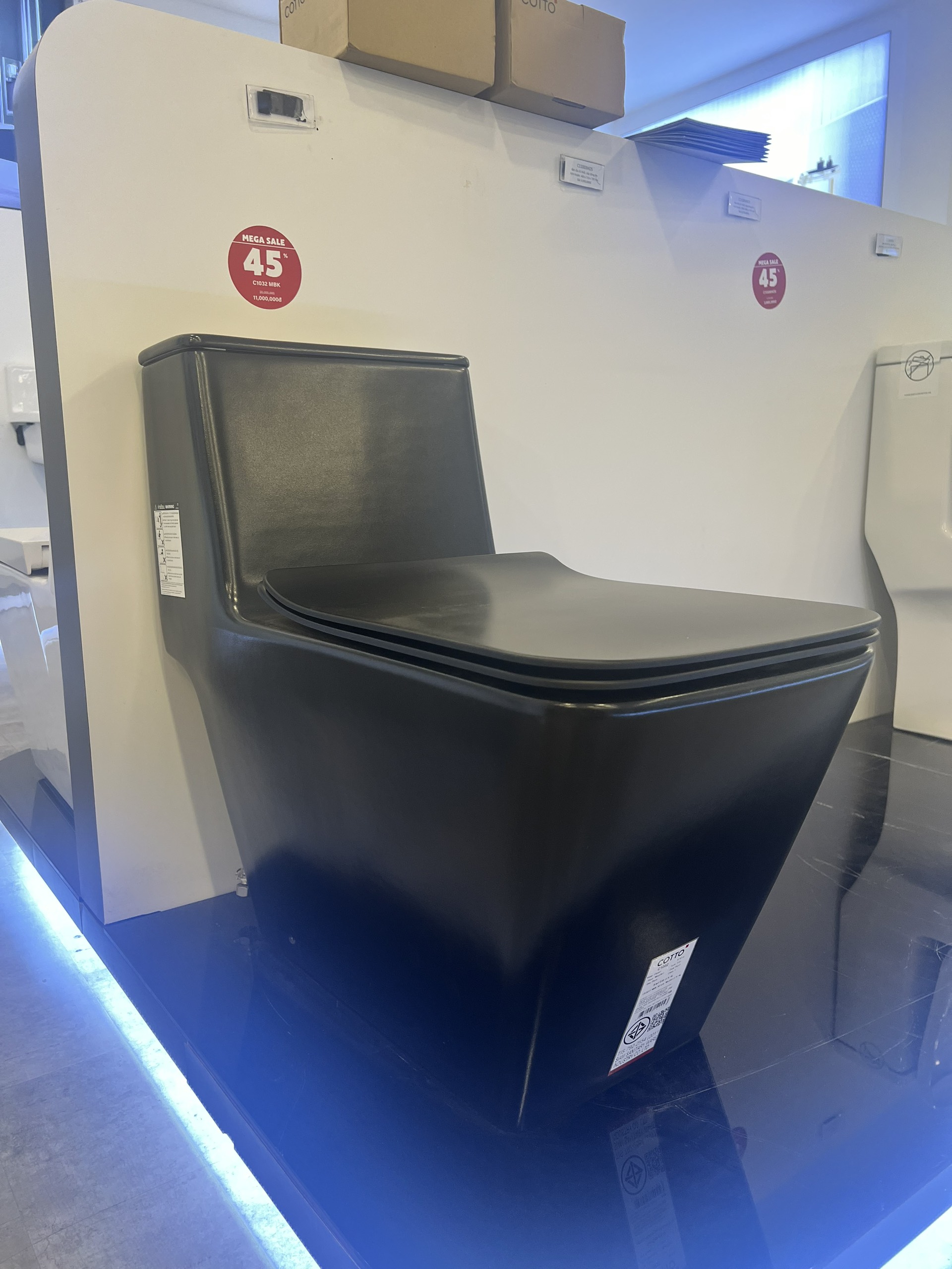 Bồn cầu 1 khối COTTO C1032MBK nắp êm dòng Simply Modish